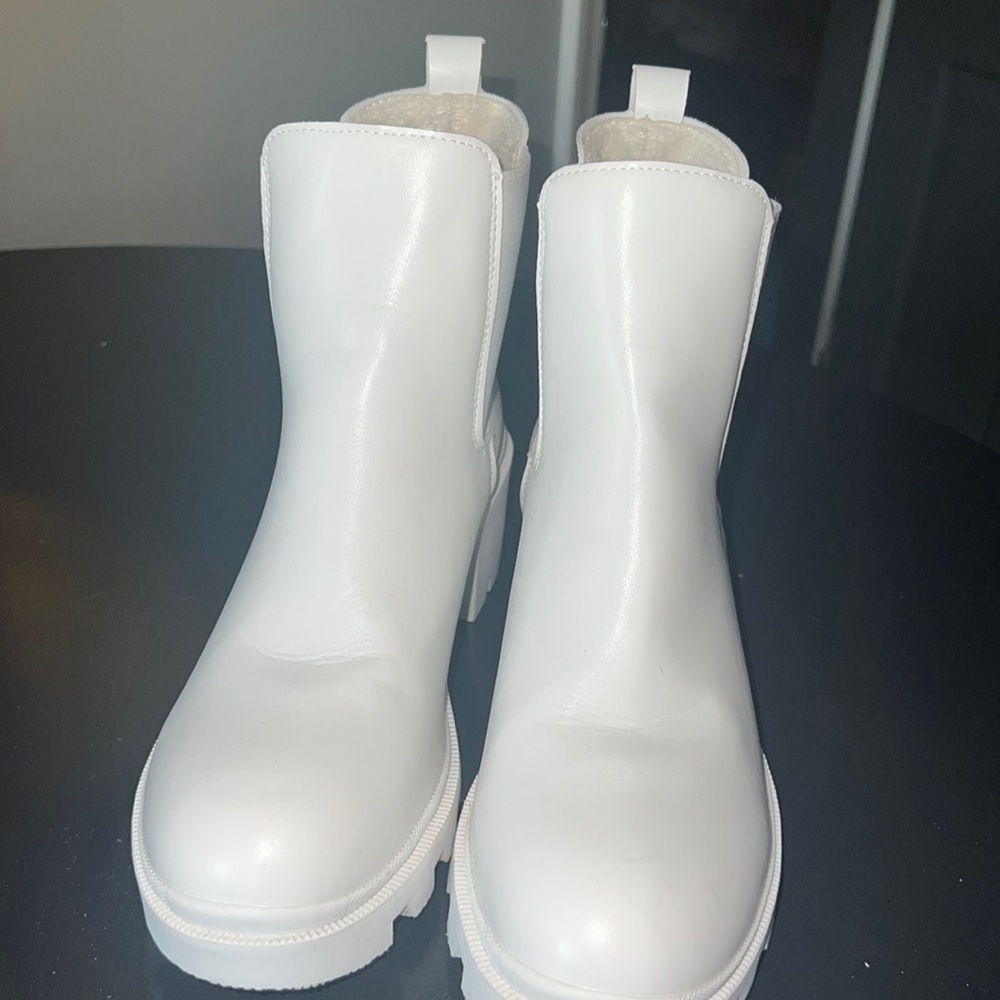 WHITE COMBAT BOOTS